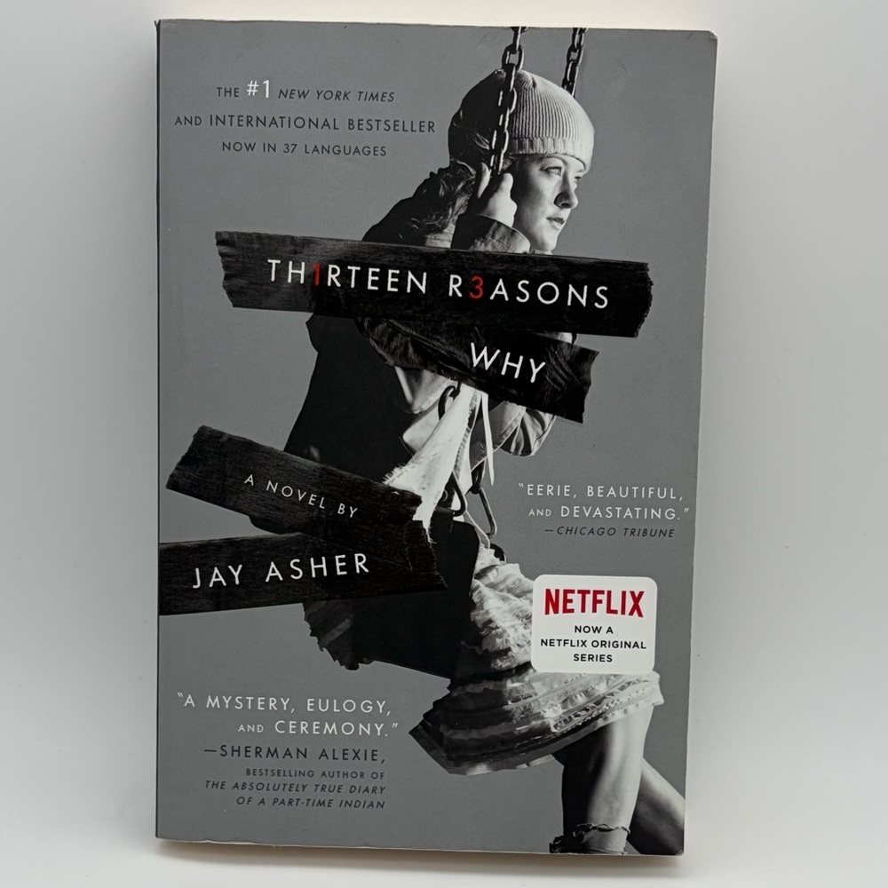 Thirteen Reasons Why by Jay Asher - Paperback